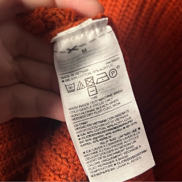 Old Navy Women’s Sweater Size M - Picture 5 of 5